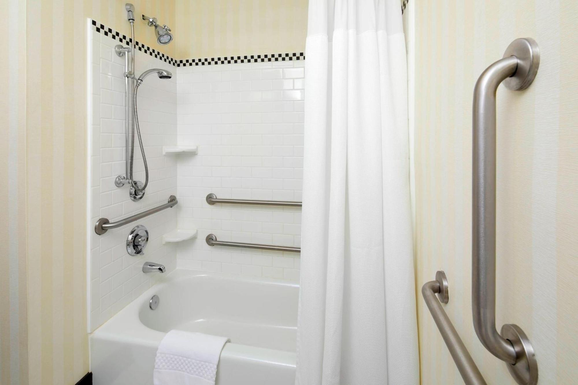 Fairfield Inn & Suites By Marriott Cumberland Eksteriør bilde